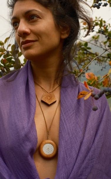 Das fertige Amulett, das Eleganz und Spiritualität ausstrahlt.